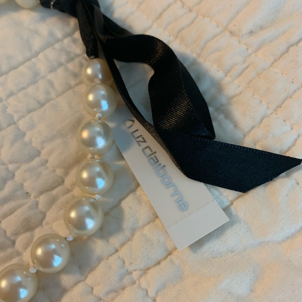 Liz Claiborne Pearl Costume Jewelry Necklace - Picture 3 of 5